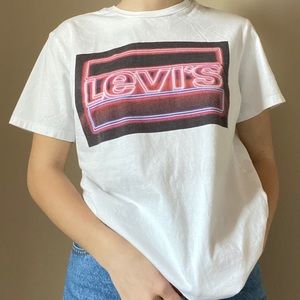 Levi’s OverSized Tee